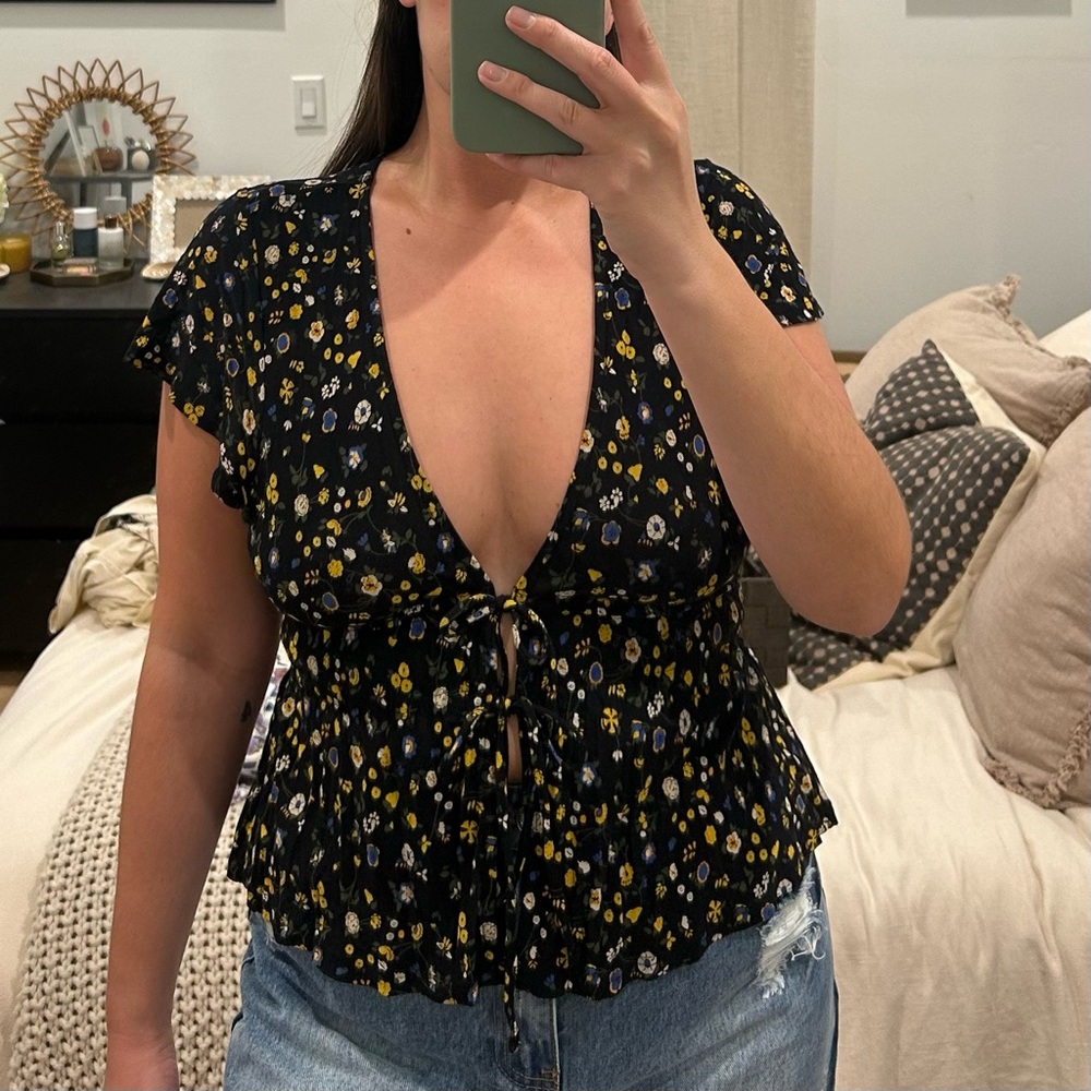 Women’s Black Floral Tie-Front Peplum Top